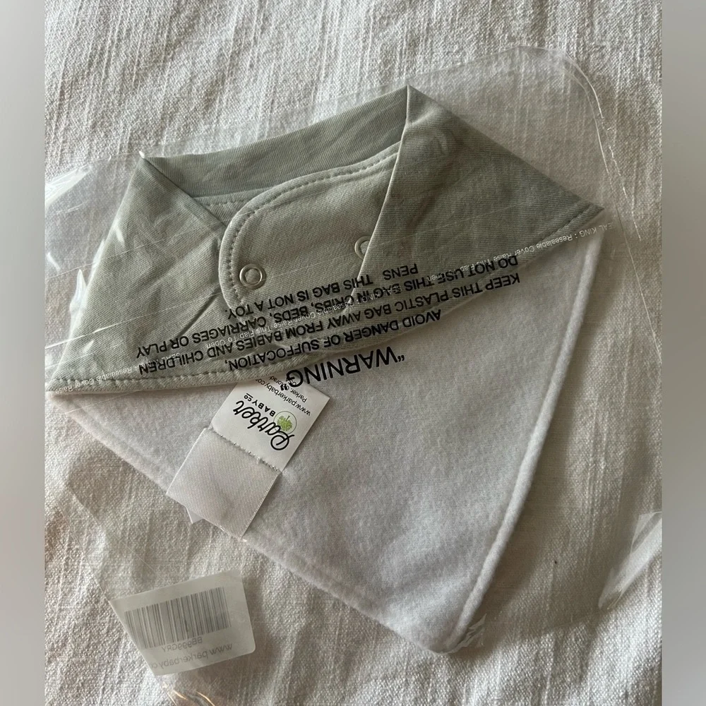 NWT Baby Items x3 - bandana, bodysuit & socks set - Picture 3 of 7
